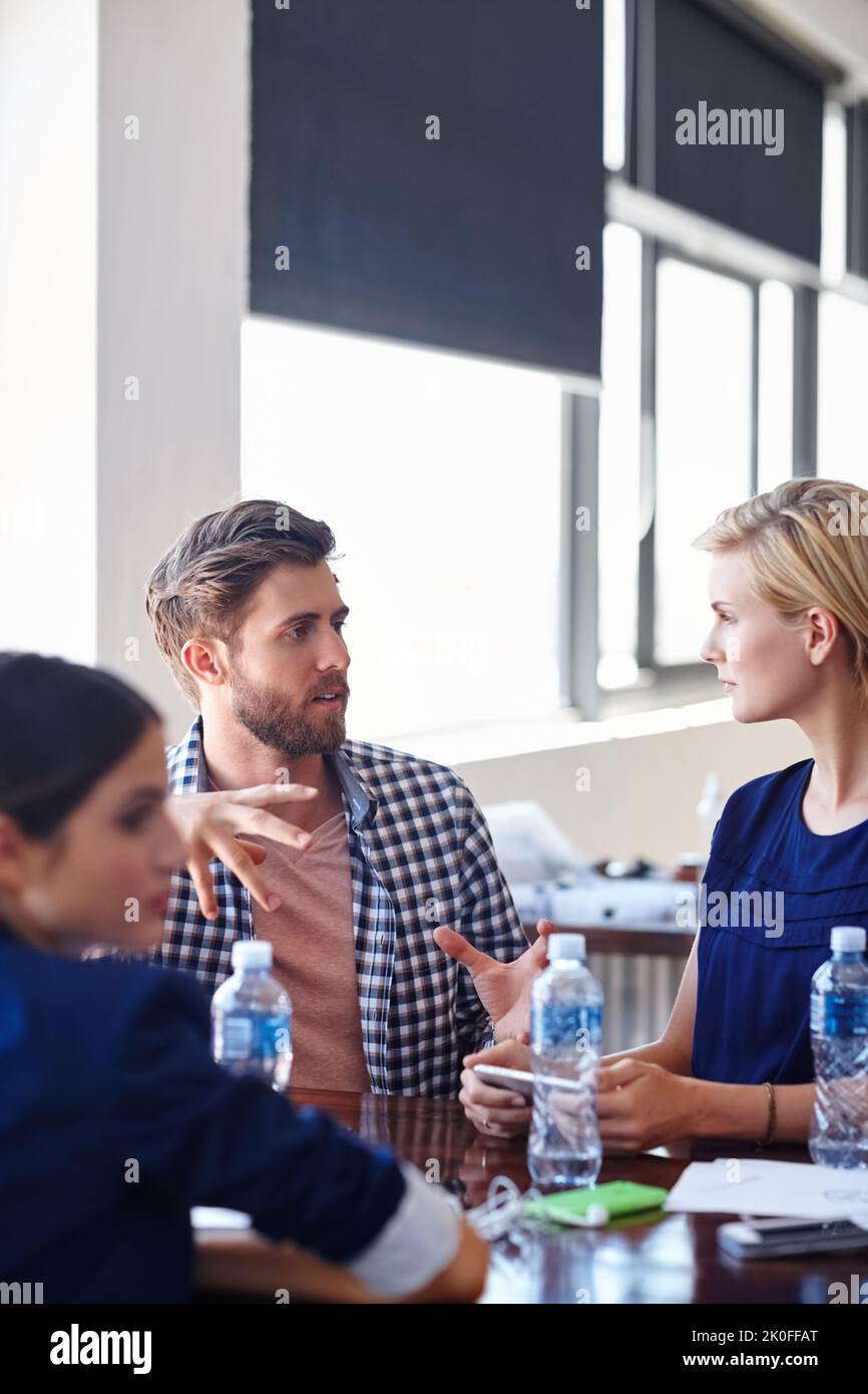 Discussioni creative. Professionisti creativi che hanno una riunione. Foto Stock
