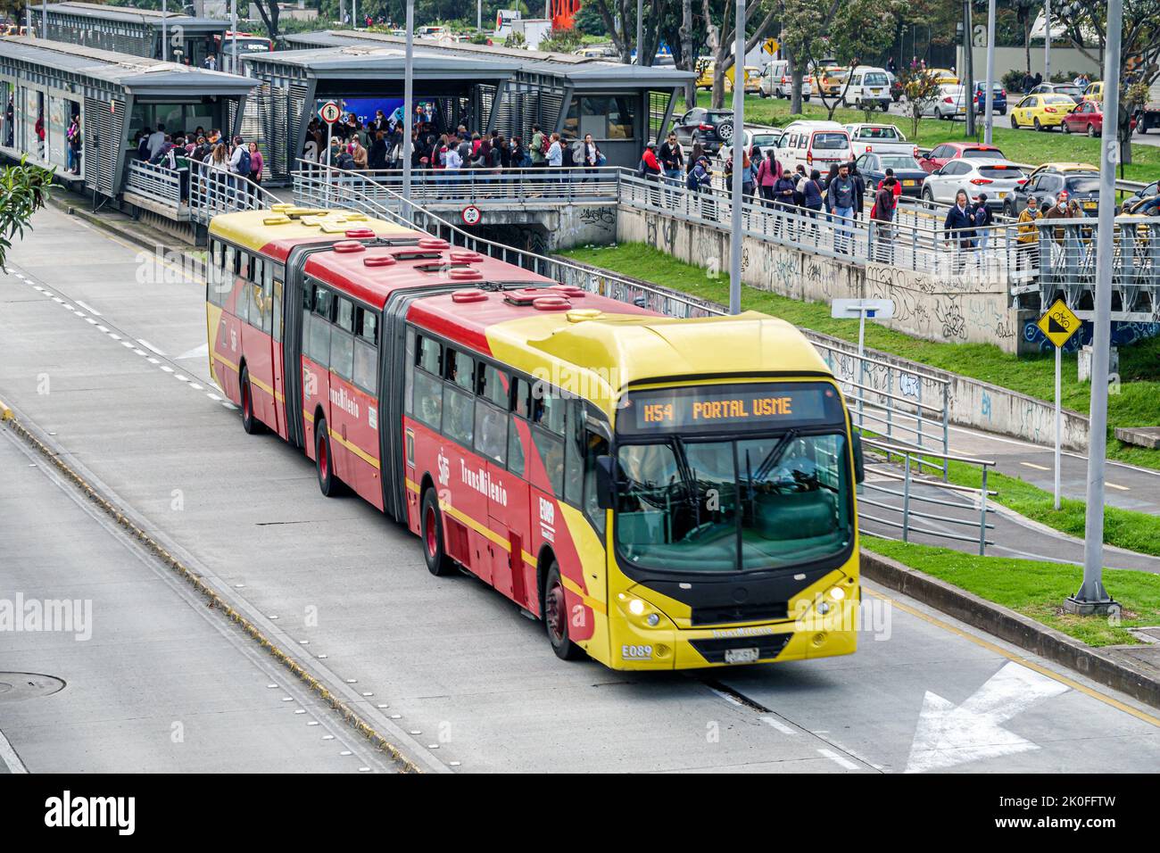 Bogota Colombia, Avenida El Dorado Calle 26, TransMilenio bus sistema di trasporto rapido BRT mezzi pubblici Avenida El Dorado Calle 26 Estacion El Tiem Foto Stock