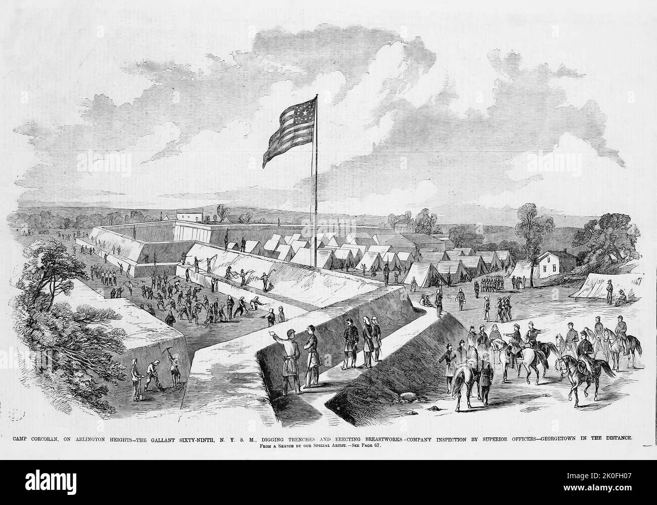 Fort Corcoran, su Arlington Heights, Virginia - il gallante Sixty-Ninth, New York state Militia, scavando trincee e costruendo i setti - ispezione della società da parte di ufficiali superiori - Georgetown in lontananza. Giugno 1861. Illustrazione della guerra civile americana del 19th° secolo dal quotidiano illustrato di Frank Leslie Foto Stock