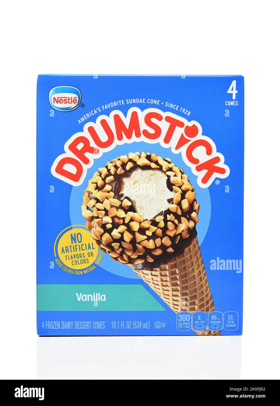 IRVINE, CALIFORNIA - 30 AGO 2022: Una confezione da 4 pezzi del marchio originale Vanilla Drumstick Ice Cream novità da Nestle. Foto Stock