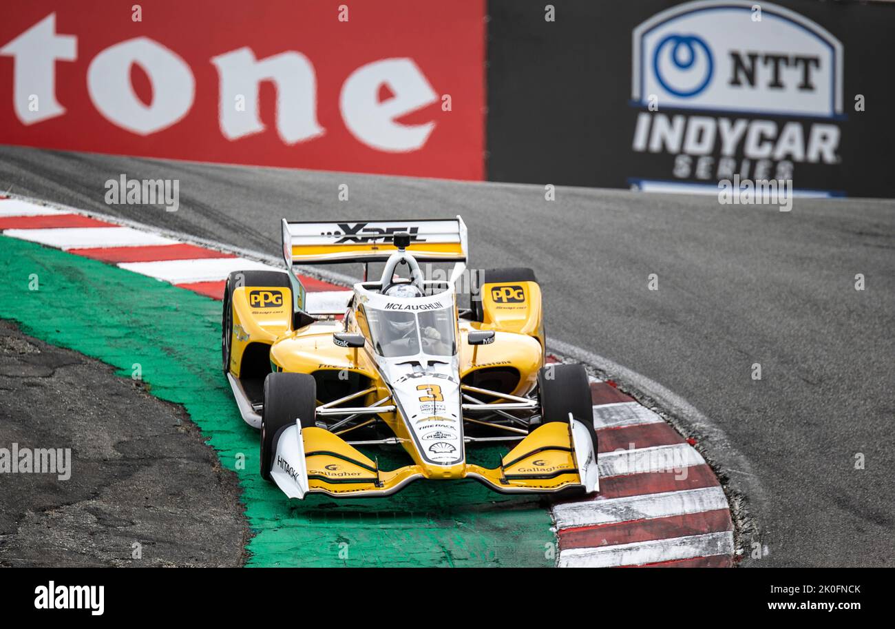 Monterey, California, Stati Uniti. 10th Set, 2022. A. il pilota del Team Penske Scott McLaughlin entra nel cavatappi il Firestone Grand Prix di Monterey pratica # 2 al circuito Weathertech Laguna Seca Monterey, CA Thurman James/CSM/Alamy Live News Foto Stock