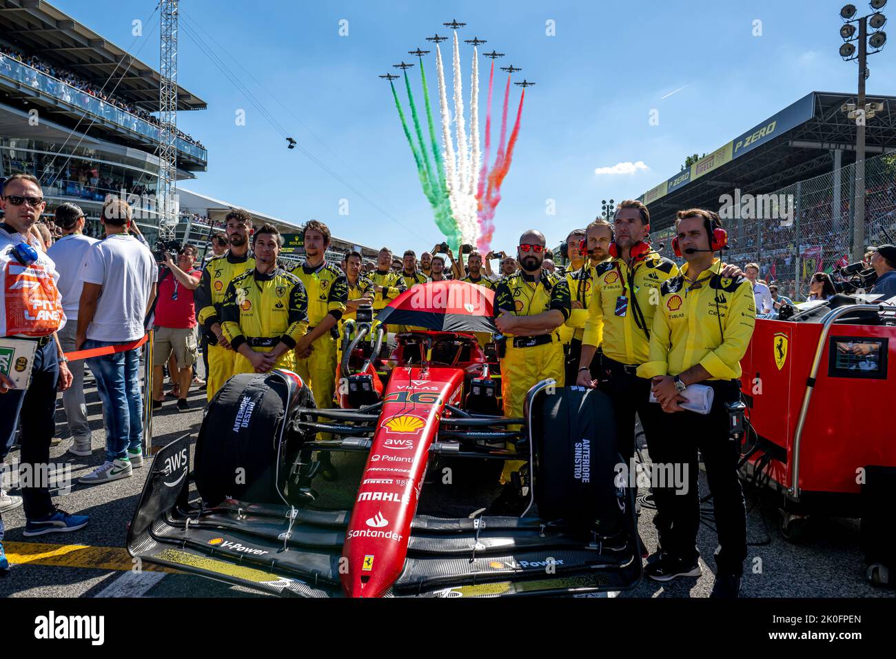 Monza, Italia, 11th settembre 2022, Charles Leclerc, di Monaco, compete per la Scuderia Ferrari. Giornata di gara, 16° round del campionato di Formula 1 2022. Credit: Michael Potts/Alamy Live News Foto Stock