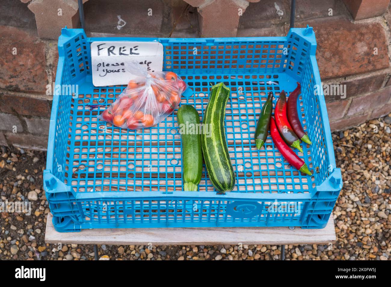 Frutta e verdura "gratis, ti aiutate". Suffolk, Regno Unito Foto Stock