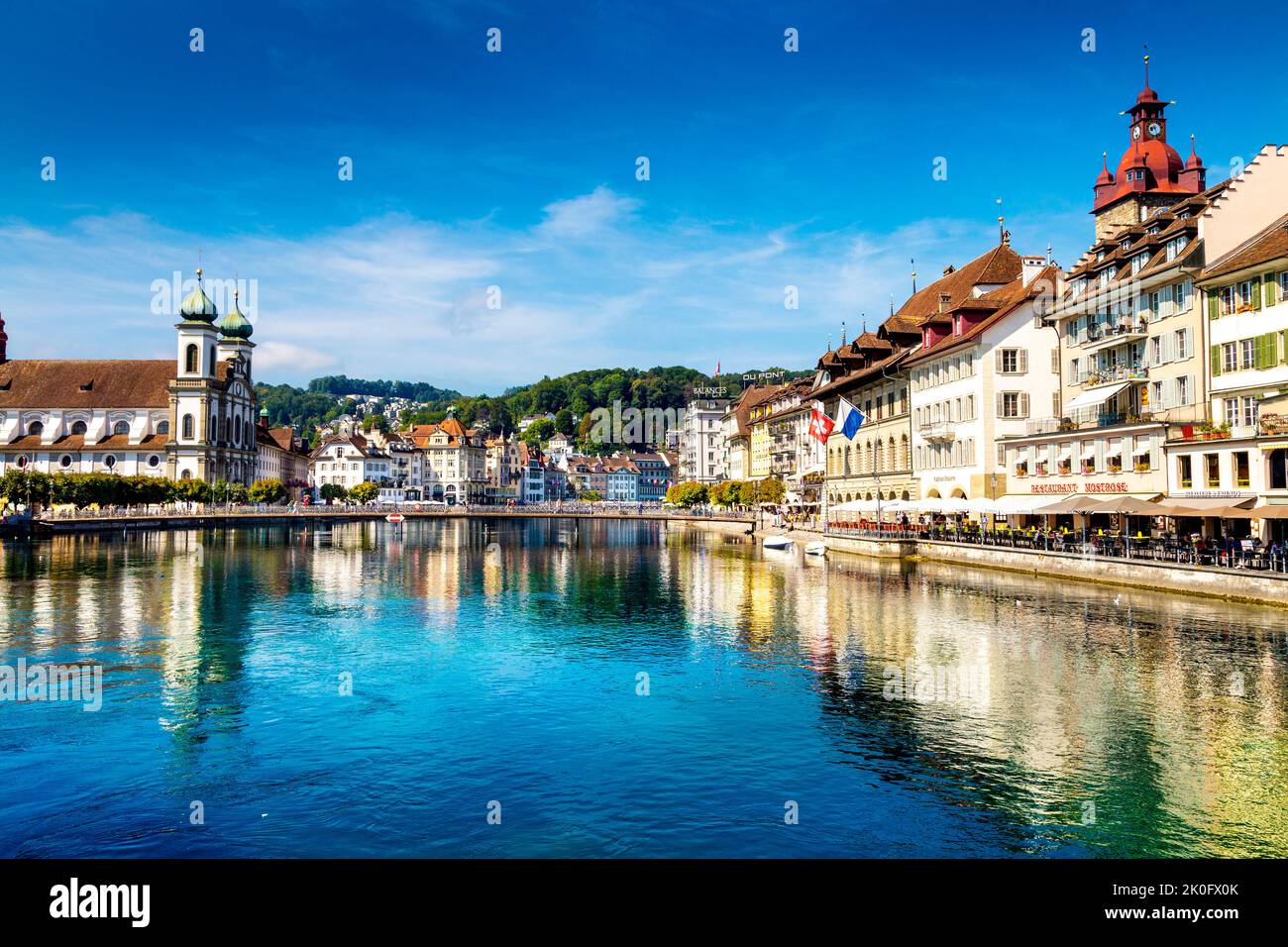 Vista sulla città e sul ponte Rathaussteg sul fiume Reuss, Lucerna, Svizzera Foto Stock