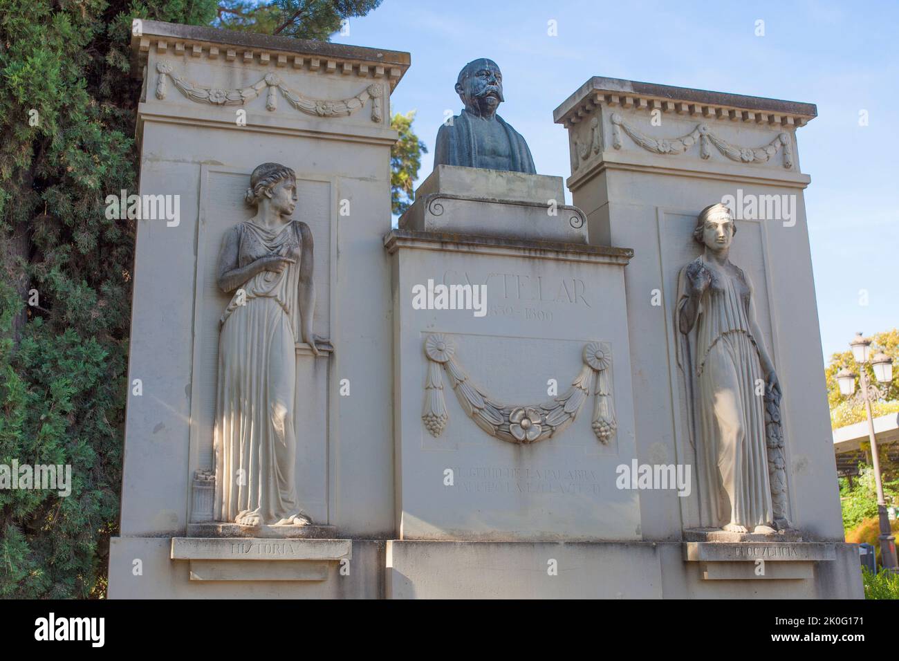 Siviglia, Spagna - 27th settembre 2020: Monumento di Emilio Castelar, politico repubblicano spagnolo, e un presidente della prima Repubblica spagnola Foto Stock