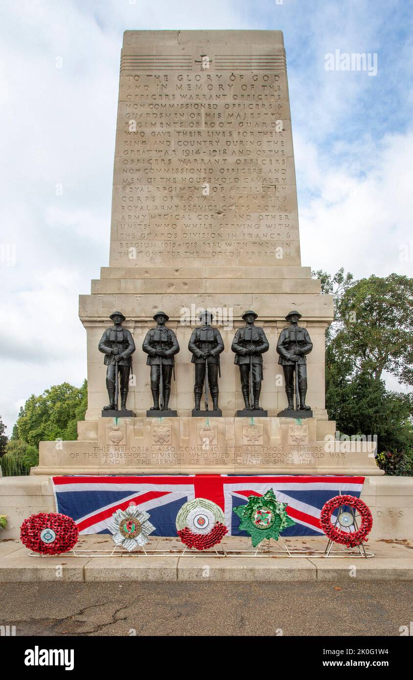 Guard's Memorial con Union Flag, St James's Park, Londra, Regno Unito Foto Stock