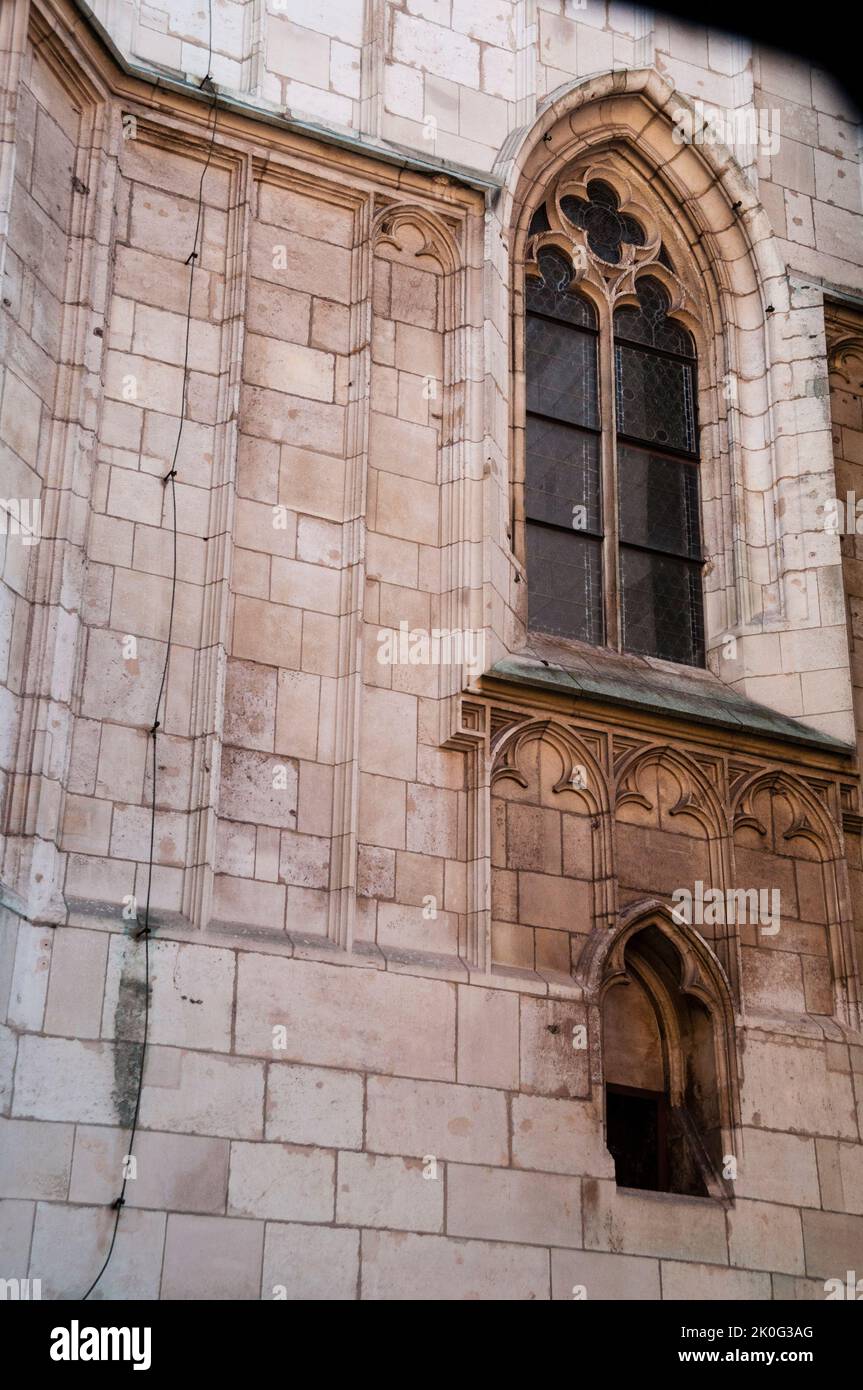 Finestra gotica alla Cattedrale di Wawel a Cracovia, Polonia Foto Stock