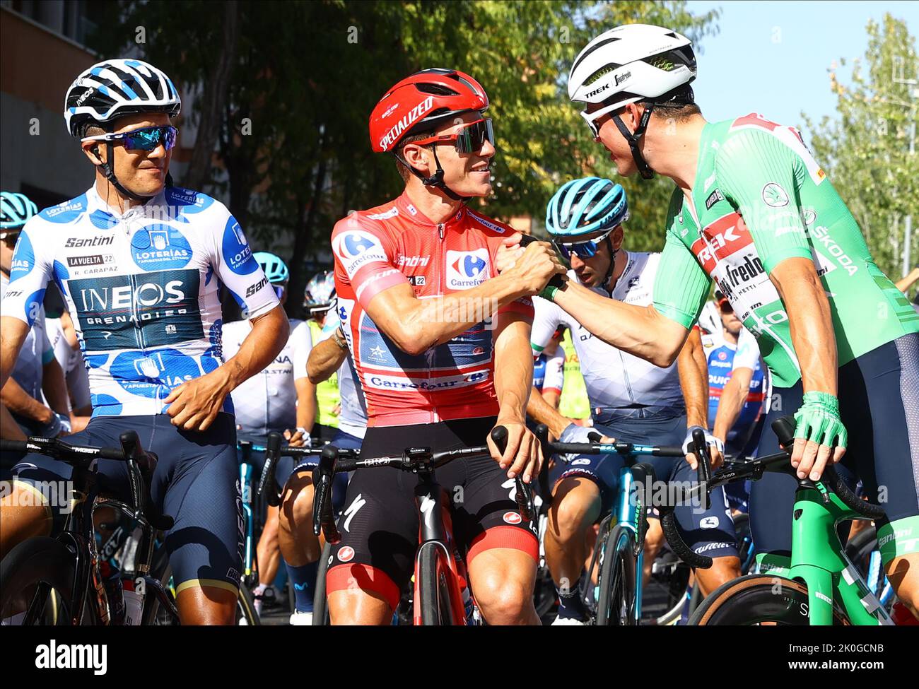 Ecuadoriano Richard Carapaz di Ineos Grenadiers, belga Remco Evenepoel di Quick-Step Alpha Vinyl e danese Mads Pedersen di Trek-Segafredo nella foto all'inizio della tappa finale della 2022 edizione della 'Vuelta a Espana', Tour della Spagna, gara ciclistica, da Las Rozas a Madrid (96,7km), Spagna, Domenica 11 settembre 2022. FOTO DI BELGA DAVID PINTENS Foto Stock