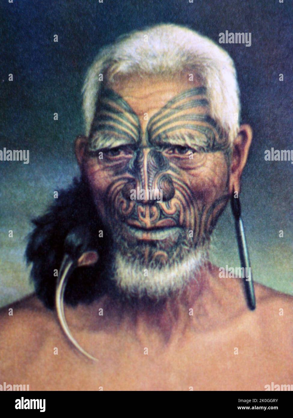 Ritratto di Tukukino, un vecchio capo combattente del popolo Ngāti Tamaterā del distretto di Hauraki, Isola del Nord, Nuova Zelanda. Viene raffigurato indossando un ornamento pōhoi orecchio realizzato con la pelle dell'huia, ornamento spesso indossato dai capi nati negli anni precedenti l'estinzione dell'uccello. Tukukino era famoso per la sua decisa opposizione all'apertura dell'area di Ohinemuri per l'estrazione dell'oro. Foto Stock