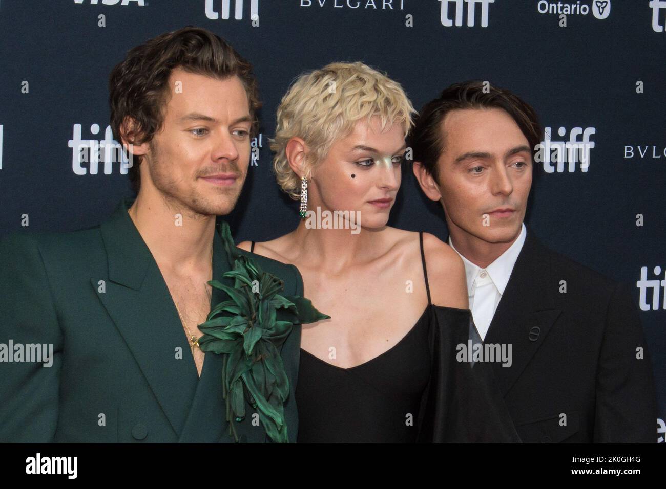 Toronto, Canada. 11th Set, 2022. (L-R) Harry Styles, Emma Corrin e David Dawson partecipano alla prima "My policeman" durante il Toronto International Film Festival 2022 al Princess of Wales Theatre di Toronto. Credit: SOPA Images Limited/Alamy Live News Foto Stock
