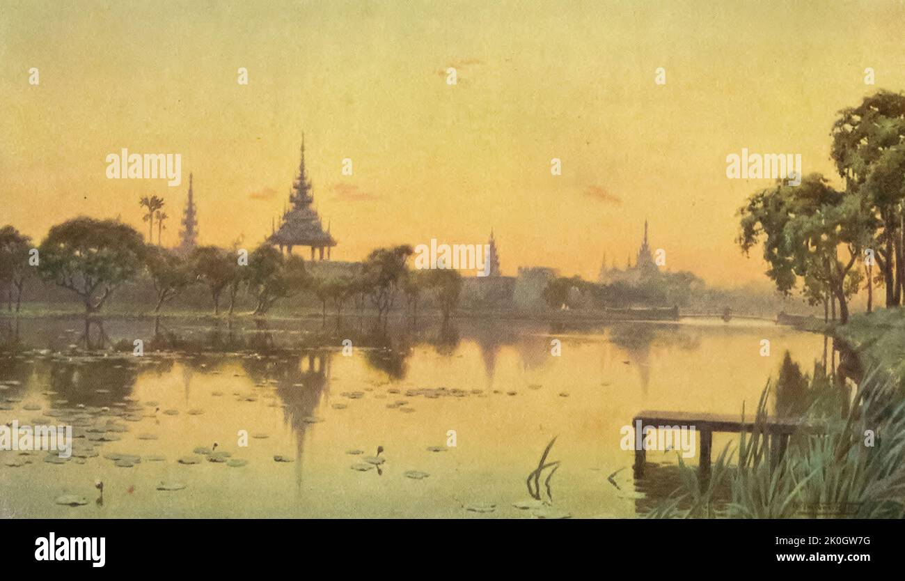 The Moat at Mandalay dal libro ' Burma ' dipinto e descritto da Kelly, R. Talbot (Robert Talbot), 1861-1934 Data di pubblicazione 1905 Editore Londra : Adam e Charles Black Foto Stock