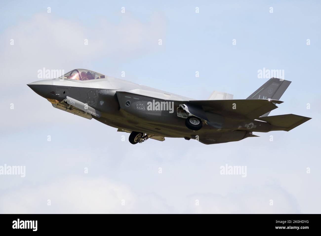 Un USAF Lockheed-Martin F-35A ha mostrato le sue capacità al RIAT 2022 Royal International Air Tattoo di Fairford, Regno Unito Foto Stock