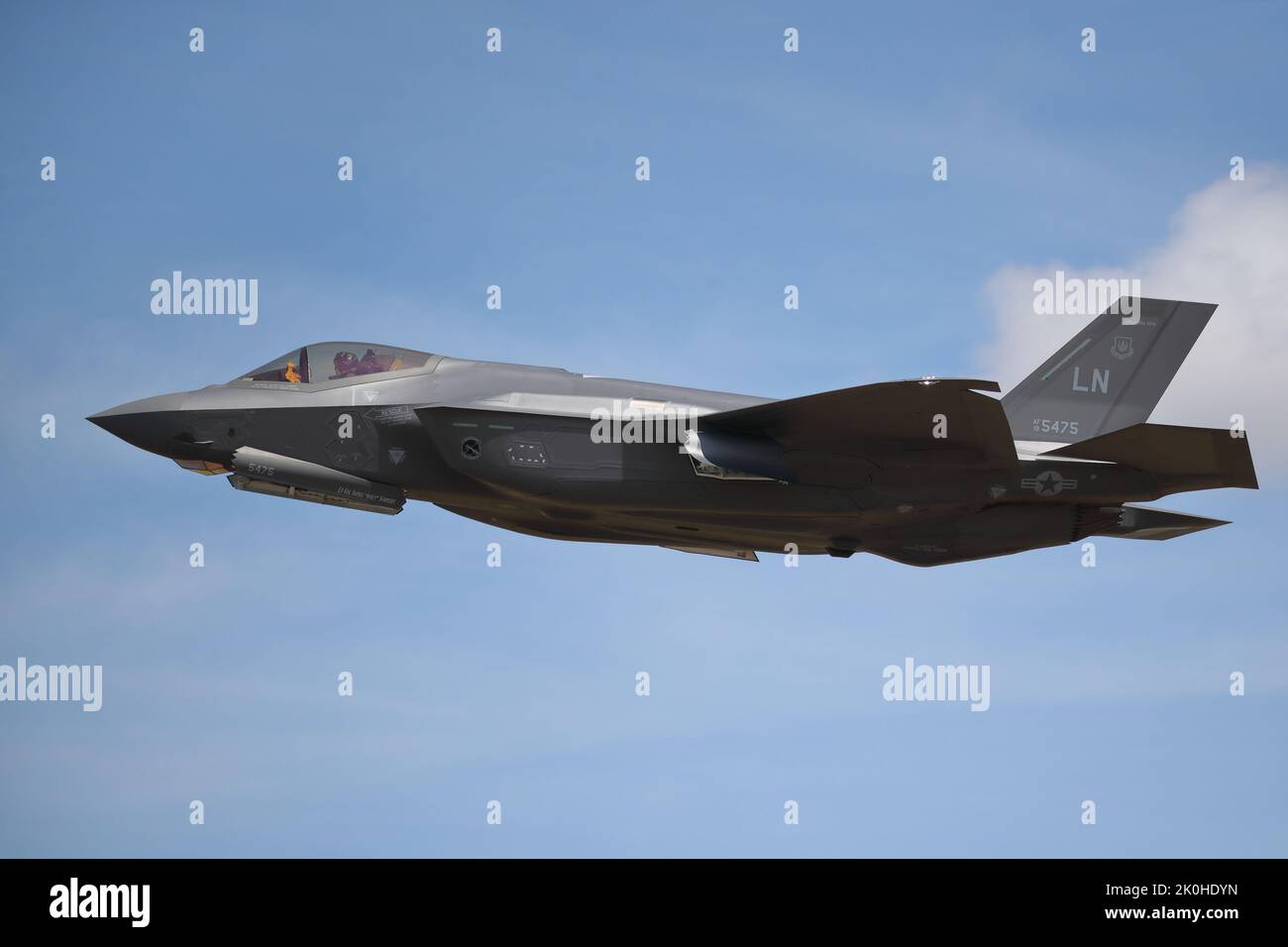 Un USAF Lockheed-Martin F-35A ha mostrato le sue capacità al RIAT 2022 Royal International Air Tattoo di Fairford, Regno Unito Foto Stock