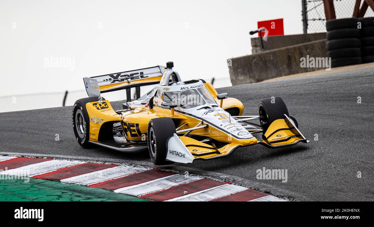 Monterey, California, Stati Uniti. 10th Set, 2022. A. il pilota del Team Penske Scott McLaughlin entra nel cavatappi il Firestone Grand Prix di Monterey pratica # 2 al circuito Weathertech Laguna Seca Monterey, CA Thurman James/CSM/Alamy Live News Foto Stock