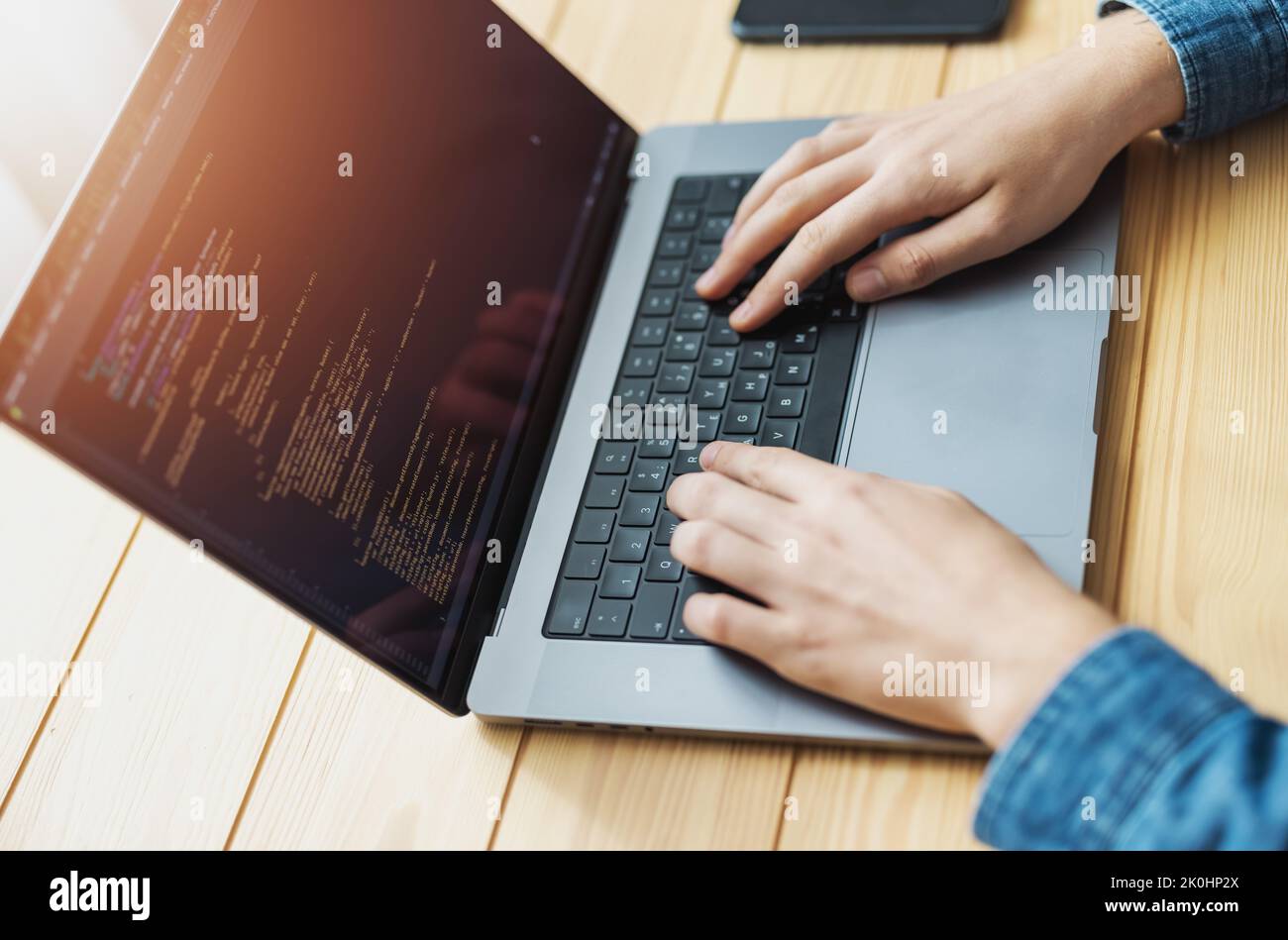 Scrivania con computer portatile Foto Stock