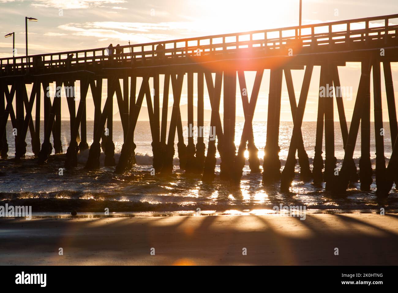 Il molo di Hueneme Beach, Port Hueneme, California al tramonto Foto Stock