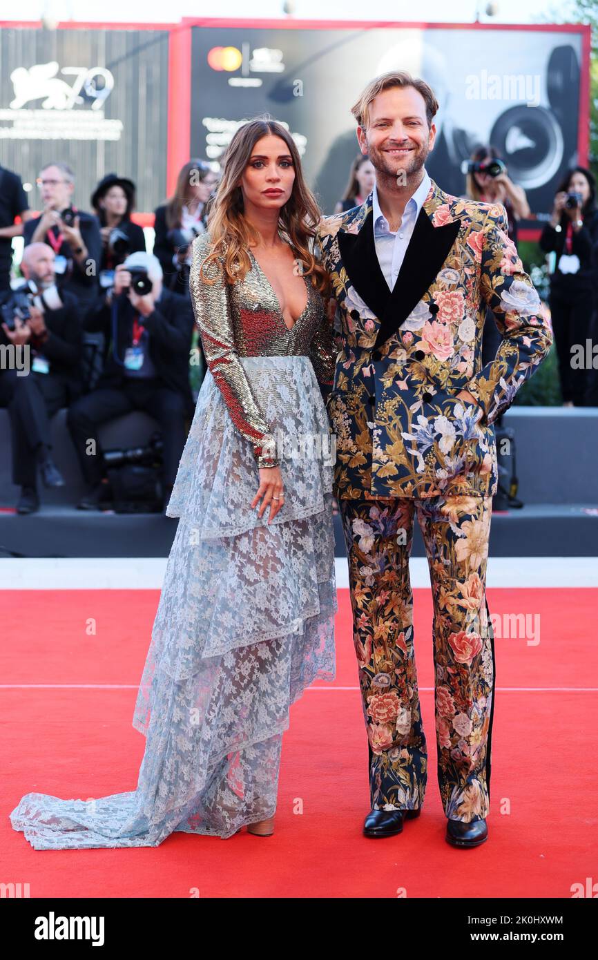 VENEZIA, ITALIA - SETTEMBRE 10: Alessandro Borghi e Irene forti partecipano alla cerimonia di chiusura del tappeto rosso al Festival Internazionale del Cinema di Venezia 79th Foto Stock