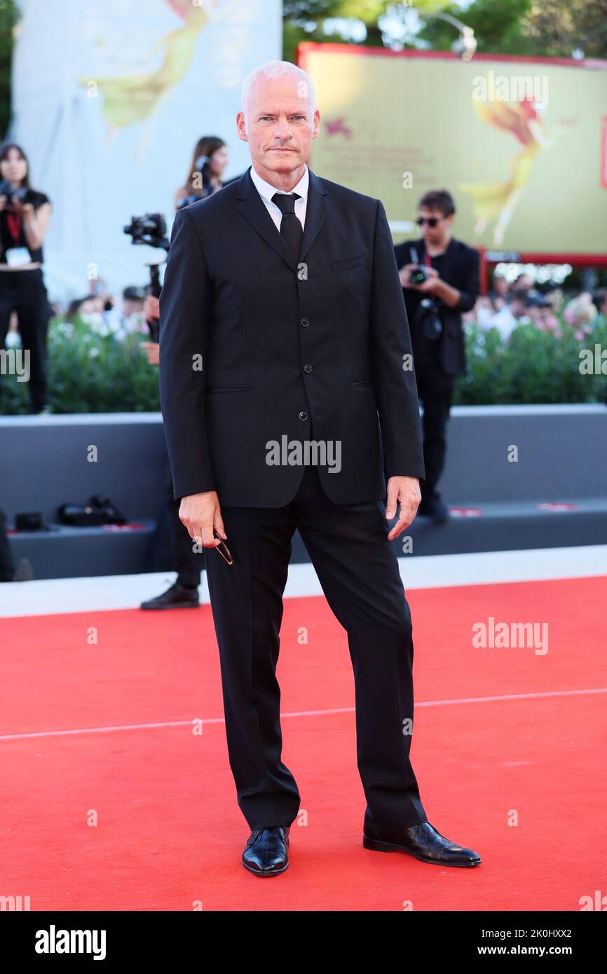 VENEZIA, ITALIA - SETTEMBRE 10: Il regista Martin McDonagh partecipa alla cerimonia di chiusura del tappeto rosso al Festival Internazionale del Film di Venezia del 79th a settembre Foto Stock