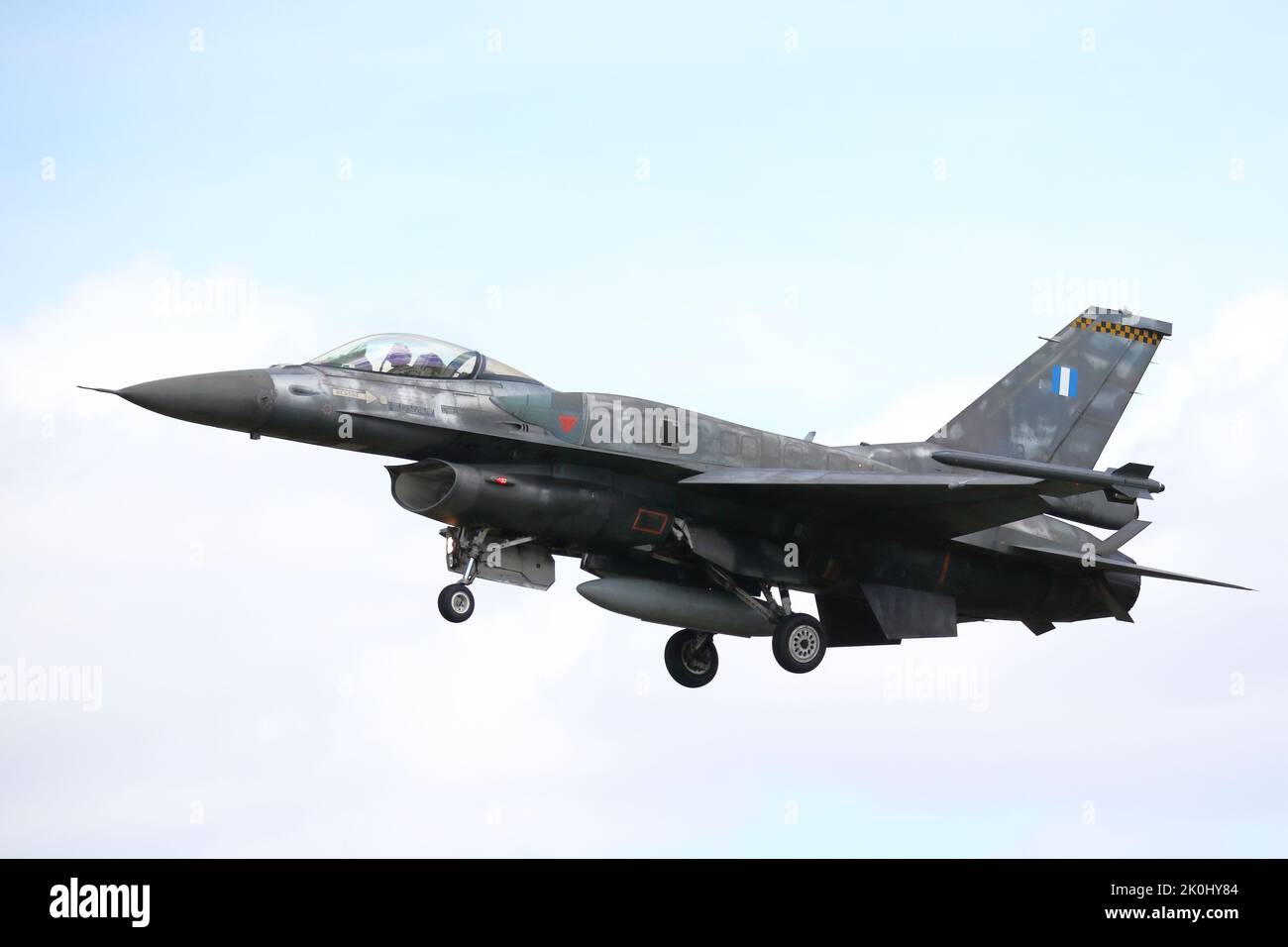 Hellenic Air Force General Dynamics F-16 Demo Team 'Zeus' arriva per il RIAT Royal International Air Tattoo 2022, Fairford, Regno Unito Foto Stock