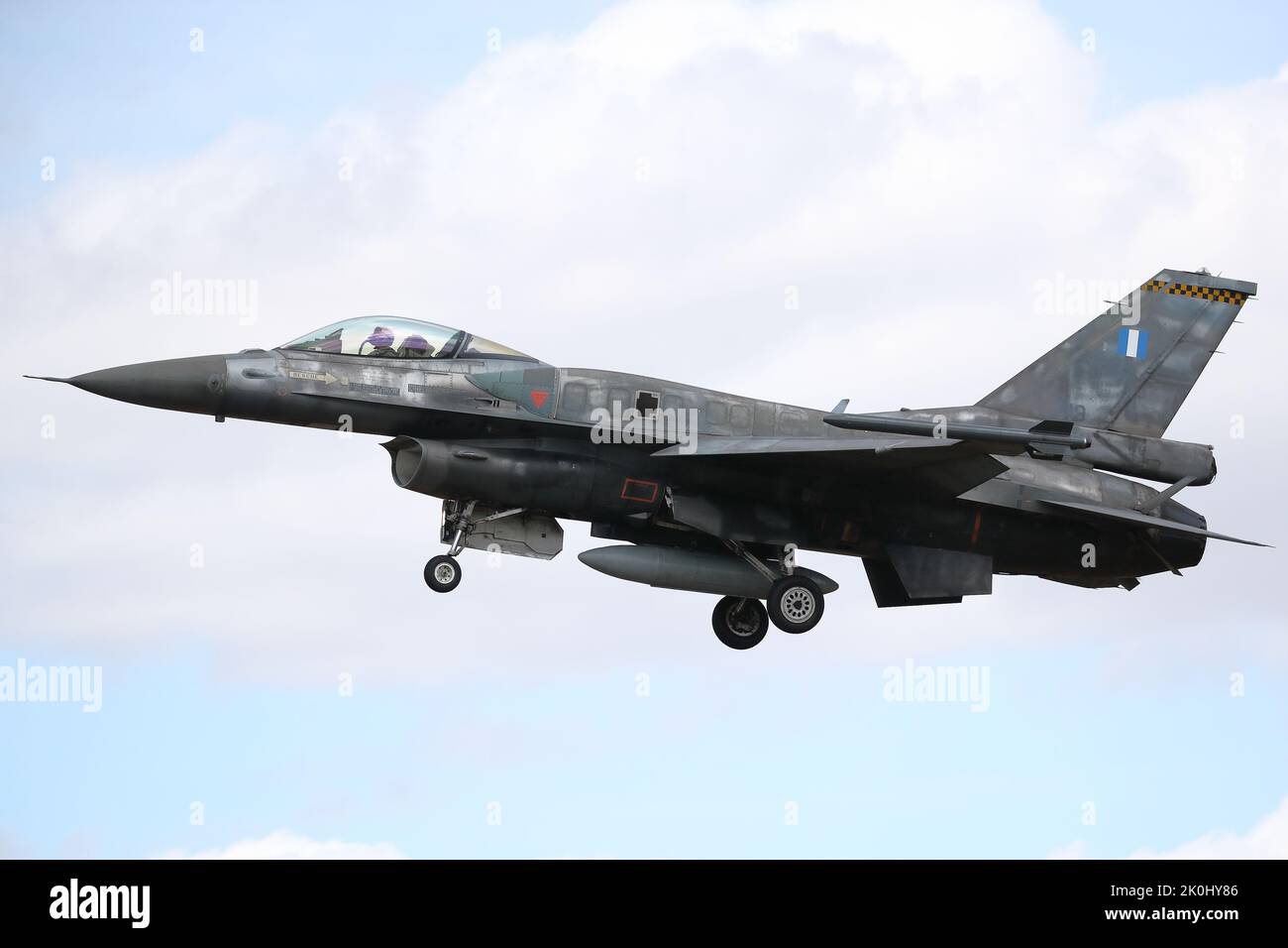 Hellenic Air Force General Dynamics F-16 Demo Team 'Zeus' arriva per il RIAT Royal International Air Tattoo 2022, Fairford, Regno Unito Foto Stock