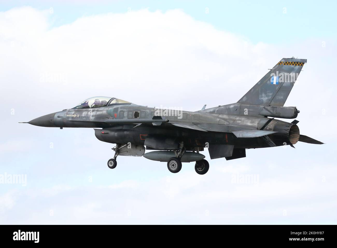 Hellenic Air Force General Dynamics F-16 Demo Team 'Zeus' arriva per il RIAT Royal International Air Tattoo 2022, Fairford, Regno Unito Foto Stock