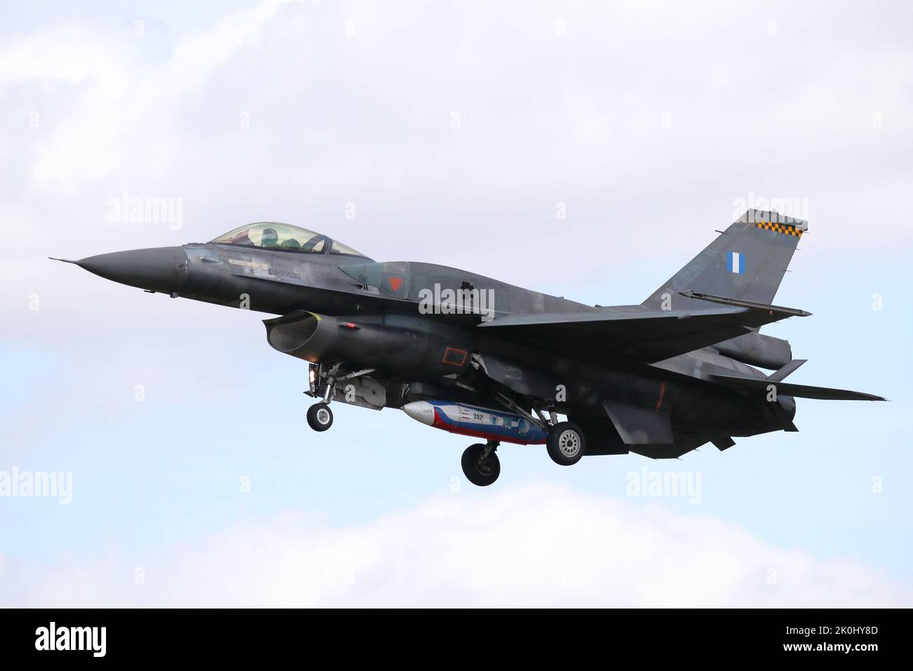 Hellenic Air Force General Dynamics F-16 Demo Team 'Zeus' arriva per il RIAT Royal International Air Tattoo 2022, Fairford, Regno Unito Foto Stock