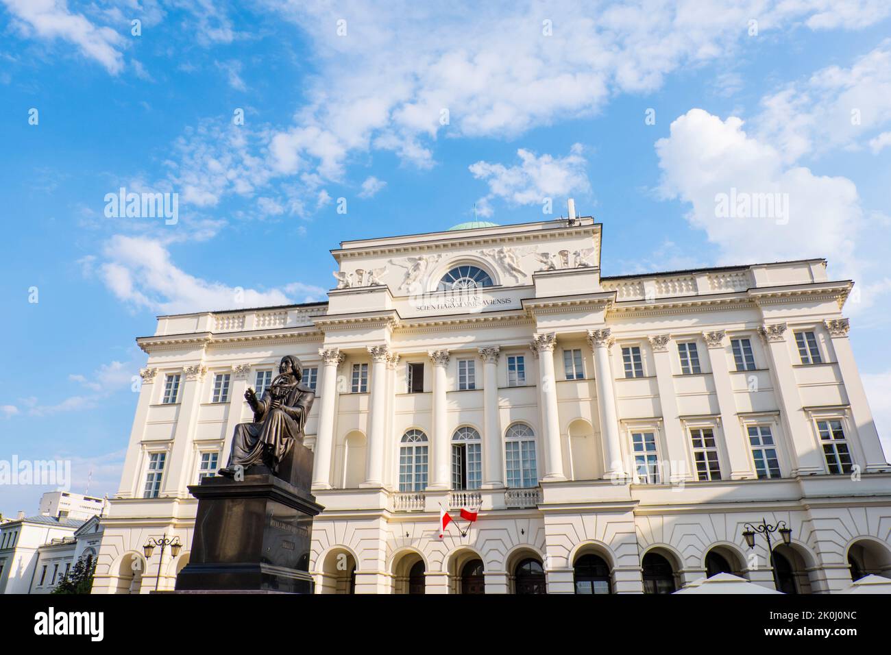 Monumento a Nicolas Copernicus, Pomnik Mikołaja Kopernika, di fronte al Palazzo Staszic, Nowy Swiat, Varsavia, Polonia Foto Stock