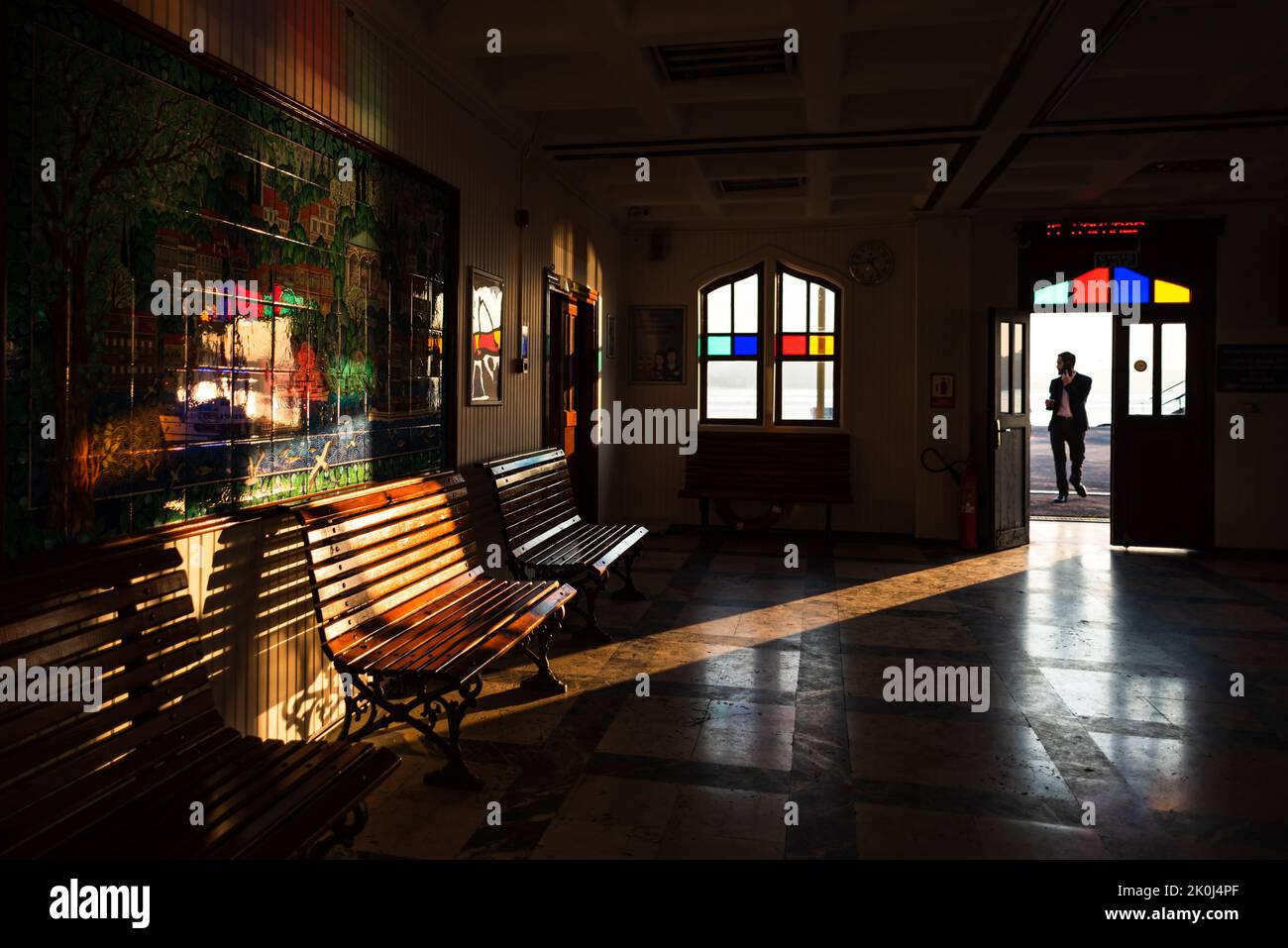 stazione di attesa passeggeri, storico molo lounge Foto Stock