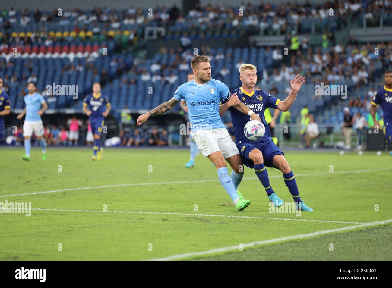 Roma, Italia. 11th Set, 2022. Ciro IMmobile e Josh Doig durante la Serie A Football Match Lazio - Hellas Verona (Foto di Paolo Pizzi/Pacific Press) Credit: Pacific Press Media Production Corp./Alamy Live News Foto Stock