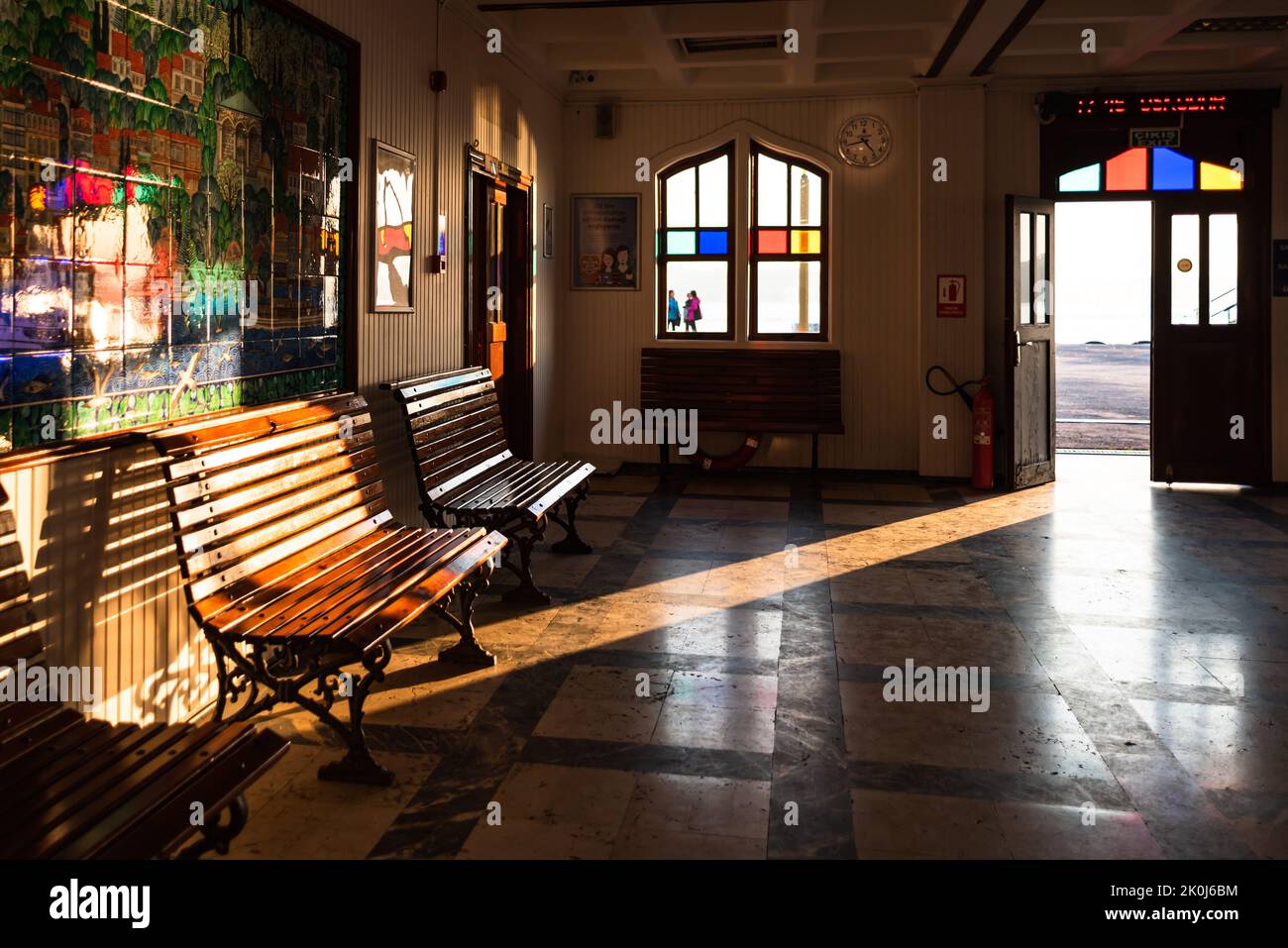 stazione di attesa passeggeri, storico molo lounge Foto Stock