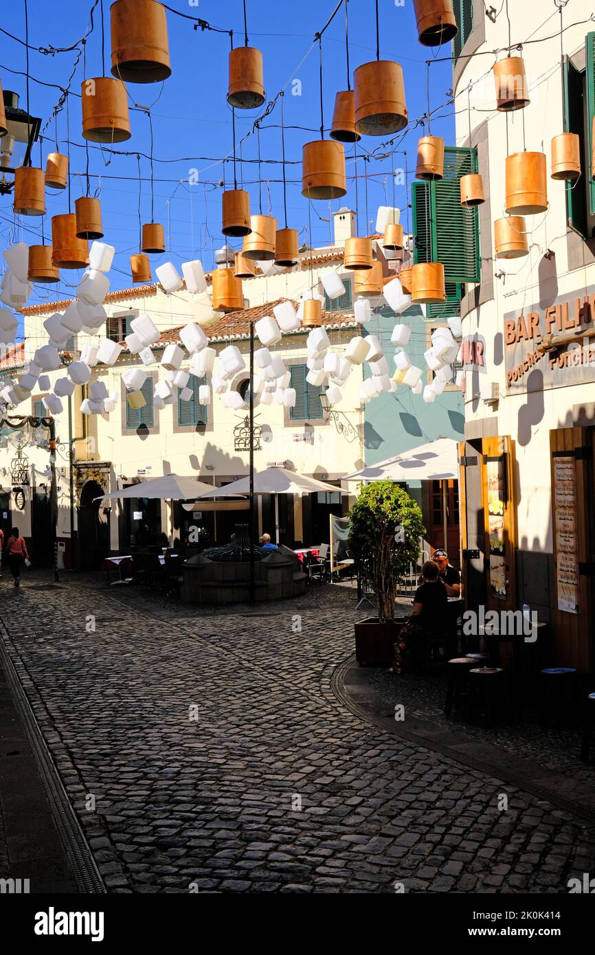 Camara do Lobos, Festval, decorazioni di strada utilizzando materiali riciclati, Madeira Foto Stock