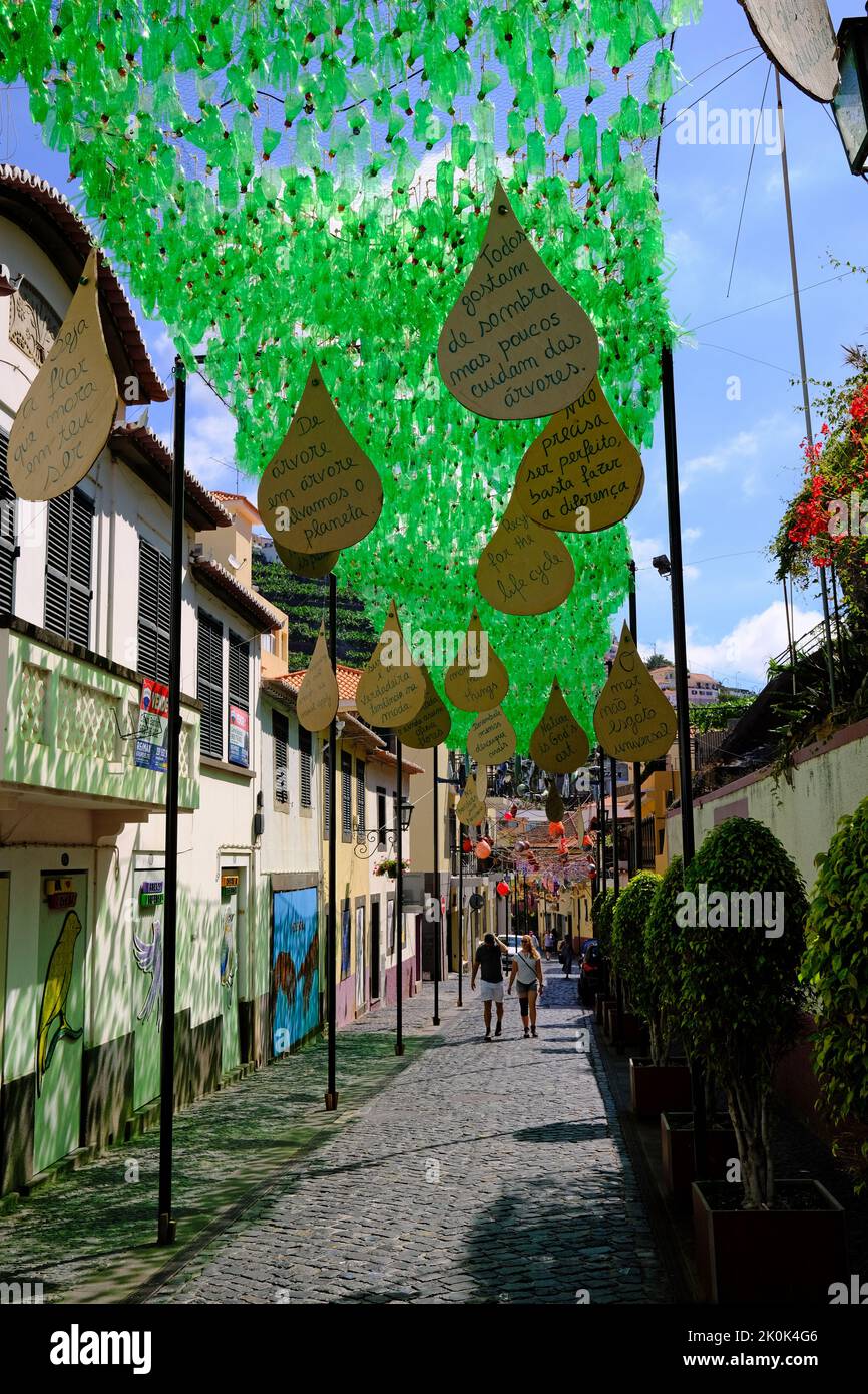 Camara do Lobos, Festval, decorazioni di strada utilizzando materiali riciclati, Madeira Foto Stock