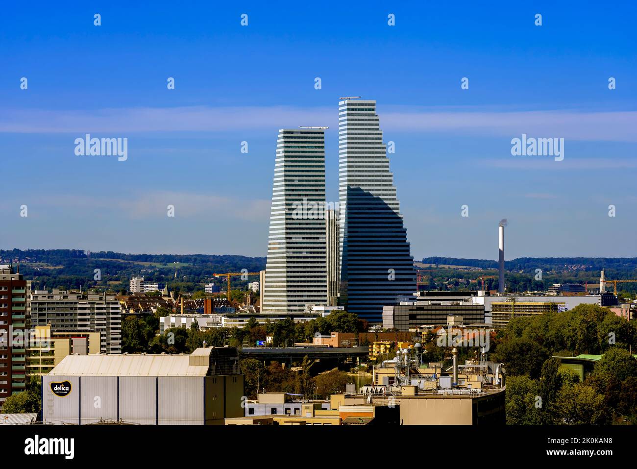 Lo skyline di Basilea è cambiato radicalmente con la costruzione delle Roche Towers, gli edifici più alti della Svizzera. Foto Stock