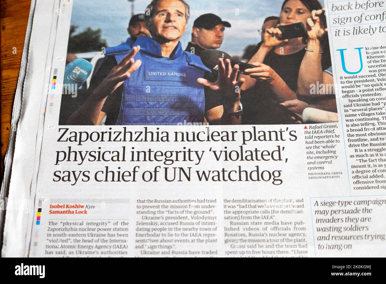 'L'integrità fisica della centrale nucleare di Zaporizhzhia v'violato', dice il capo del cane di guardia delle Nazioni Unite' Guardian giornale headline Ucraina guerra 2 settembre 2022 Regno Unito Foto Stock