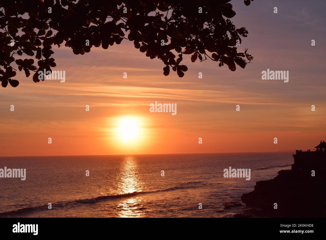 Incredibile tramonto nel tempio di Tanah Lot Bali Foto Stock