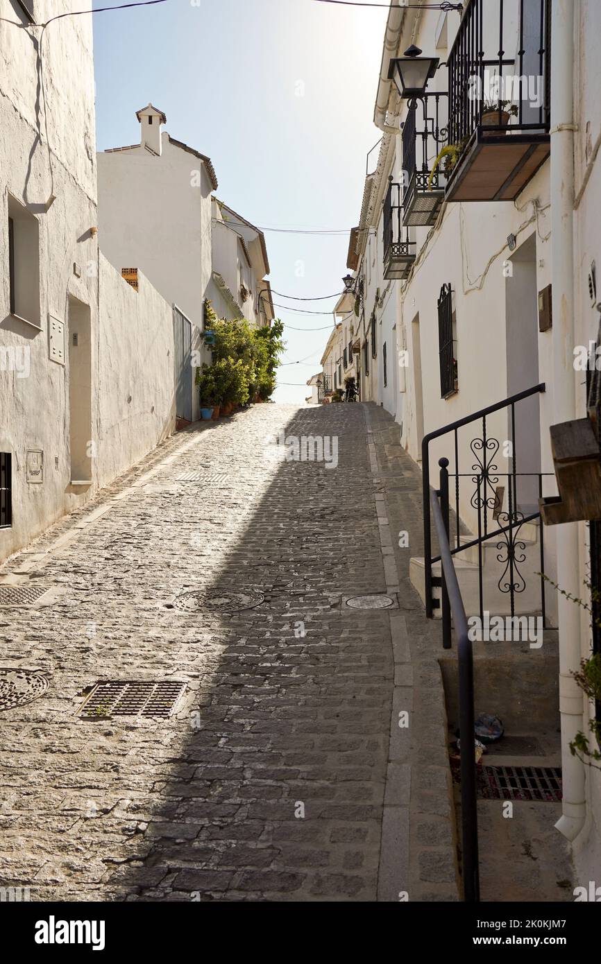 Strade strette di bianco villaggio di Mijas pueblo, Andalusia, provincia di Malaga, Costa del sol, Spagna Foto Stock