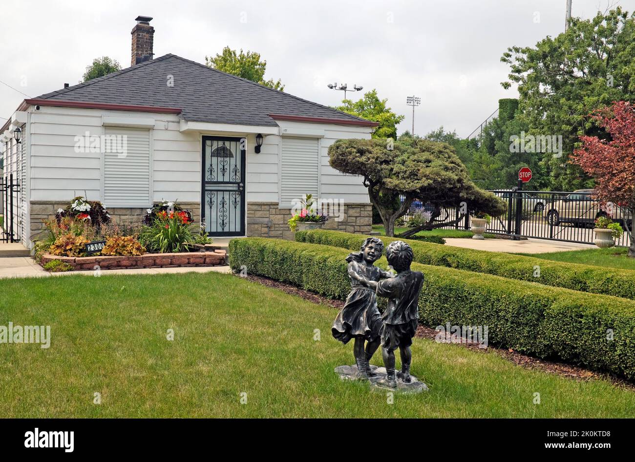 La casa d'infanzia di Michael Jackson al 2300 Jackson Street a Gary, Indiana, è diventata un luogo di omaggio per il cantante tardivo. Foto Stock