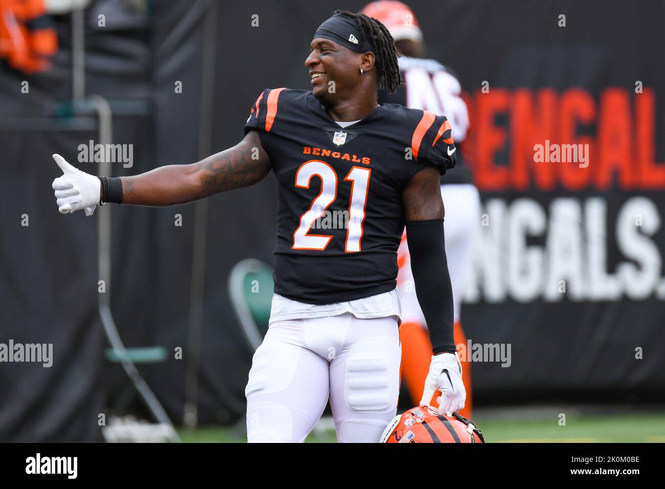 Cincinnati, Ohio, Stati Uniti. 11th Set, 2022. 11th settembre 2022 Cincinnati Bengals Cornerback Mike Hilton (21) durante Pittsburgh Steelers vs Cincinnati Bengals a Cincinnati, Ohio, al Paycor Stadium. Jake Mysliwczyk/BMR (Credit Image: © Jake Mysliwczyk/BMR via ZUMA Press Wire) Foto Stock