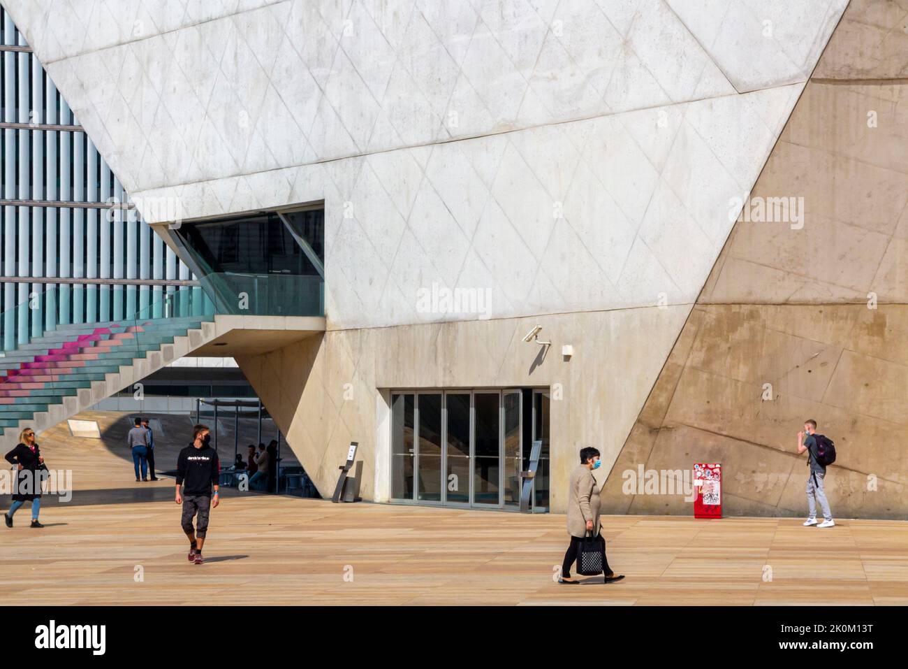 Esterno della sala concerti Casa da Musica a Boavista Porto Portugal progettata dall'architetto olandese REM Koolhaas e inaugurata nel 2005. Foto Stock