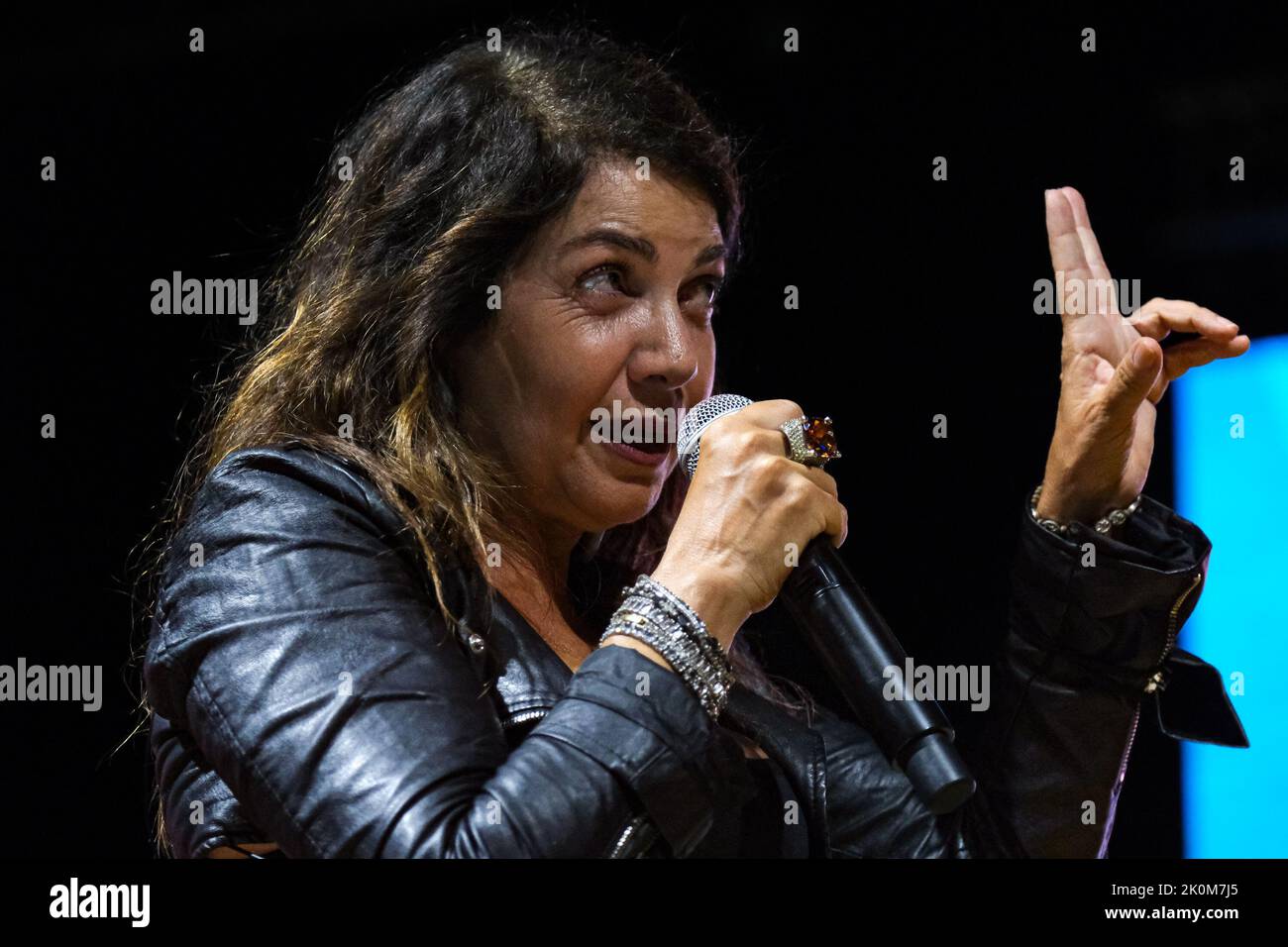 Montesilvano, Italia. 10th Set, 2022. Cristina D'avena, indiscussa regina delle canzoni italiane a tema dei cartoni animati, si esibisce in concerto durante la fiera comica 'Pescara Comix' (Photo by Elena Vizzoca/Pacific Press/Sipa USA) Credit: Sipa USA/Alamy Live News Foto Stock