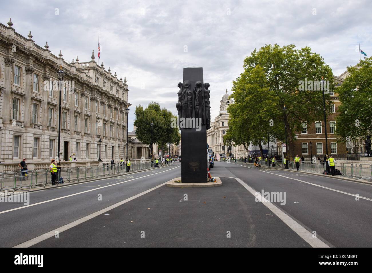 Londra, Regno Unito. 12 settembre 2022. Vista generale di Whitehall, Londra, parte della processione per i funerali della Regina Elisabetta II. Data immagine: Lunedì 12 settembre 2022. Il credito fotografico dovrebbe essere: Matt Crossick/Empics/Alamy Live News Foto Stock