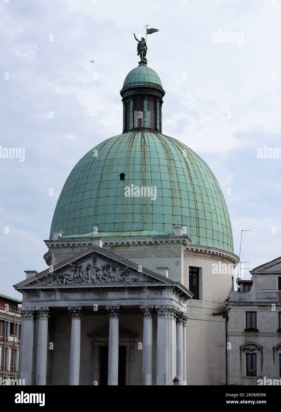 San Simeone piccolo visto dall'altro lato del grande canale di Venezia Foto Stock San Simeone piccolo visto dall'altro lato del grande canale di Venezia Foto Stock