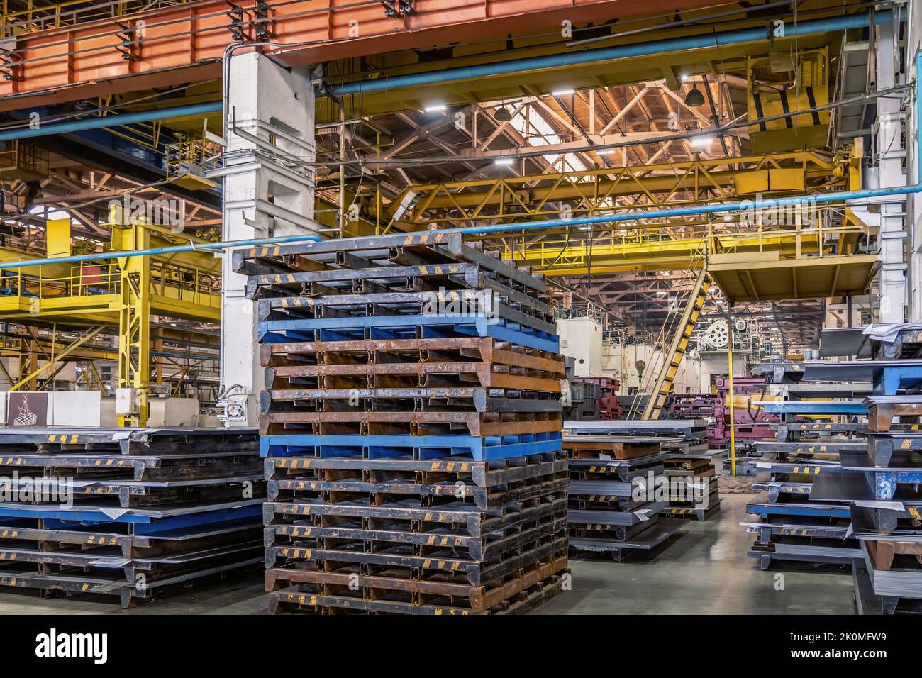 Impianto per la produzione di attrezzature e macchinari industriali. Fabbrica di lavorazione dei metalli. Foto Stock