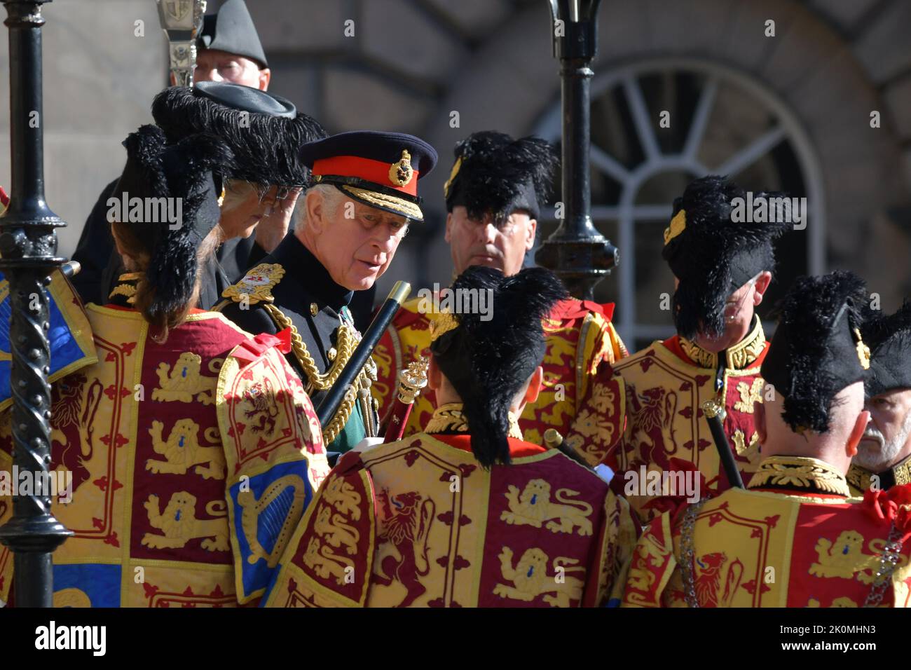 Edimburgo Scozia, Regno Unito 12 settembre 2022. Re Carlo III parte alla Cattedrale di San Giles dopo un servizio per la morte di sua Maestà la Regina Elisabetta II credito sst/alamy live news Foto Stock