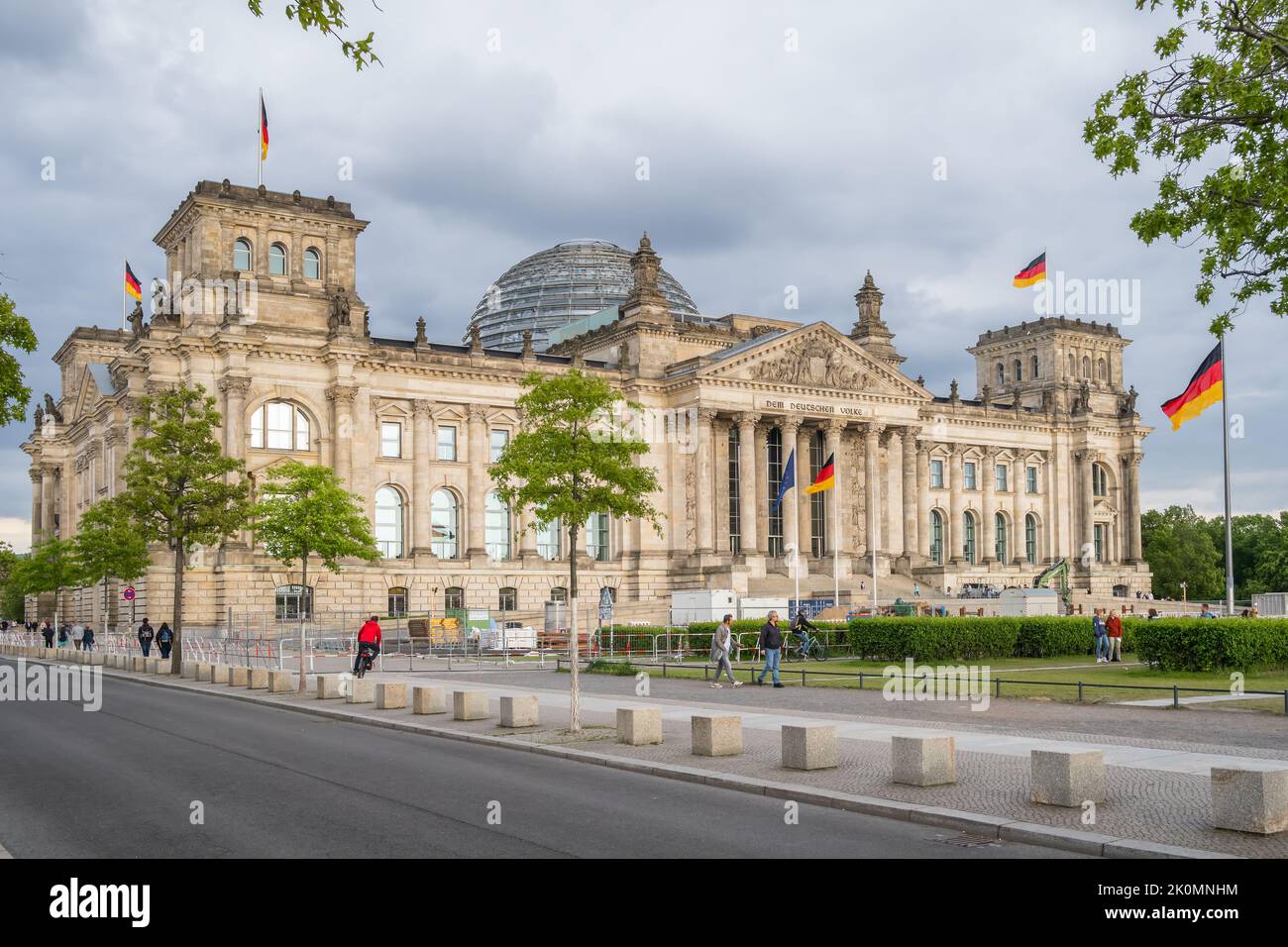 Edificio del Reichstag in una giornata nuvolosa a Berlino, Germania Foto Stock