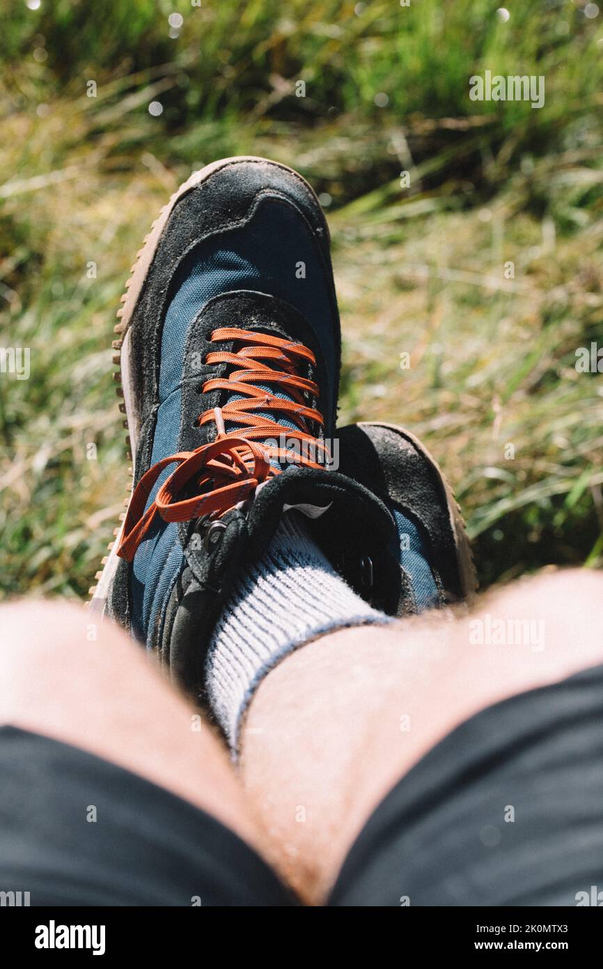 Pov hiking boots immagini e fotografie stock ad alta risoluzione - Alamy