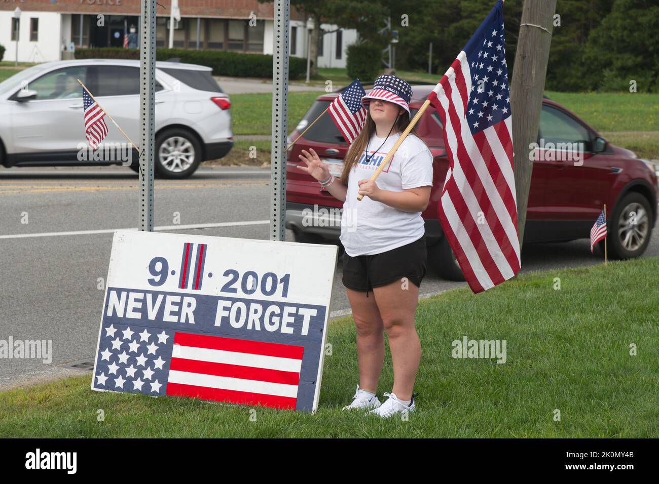 Ricordo del 11th settembre - la bandiera sventola al Bourne Rotary a Cape Cod, Massachusetts, USA Foto Stock