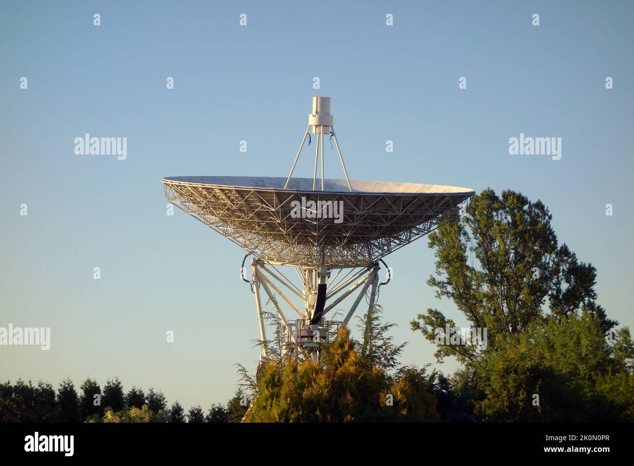 Teloscopio radio utilizzato presso l'osservatorio astronomico di Torun, Polonia. Foto Stock