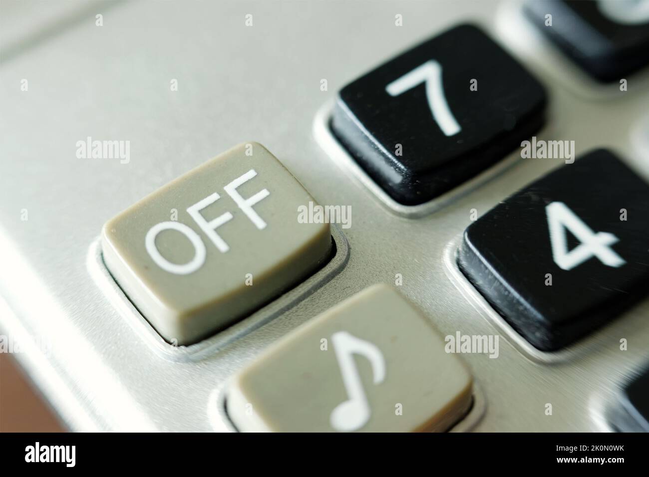 pulsante "primo piano di spegnimento" su una calcolatrice Foto Stock