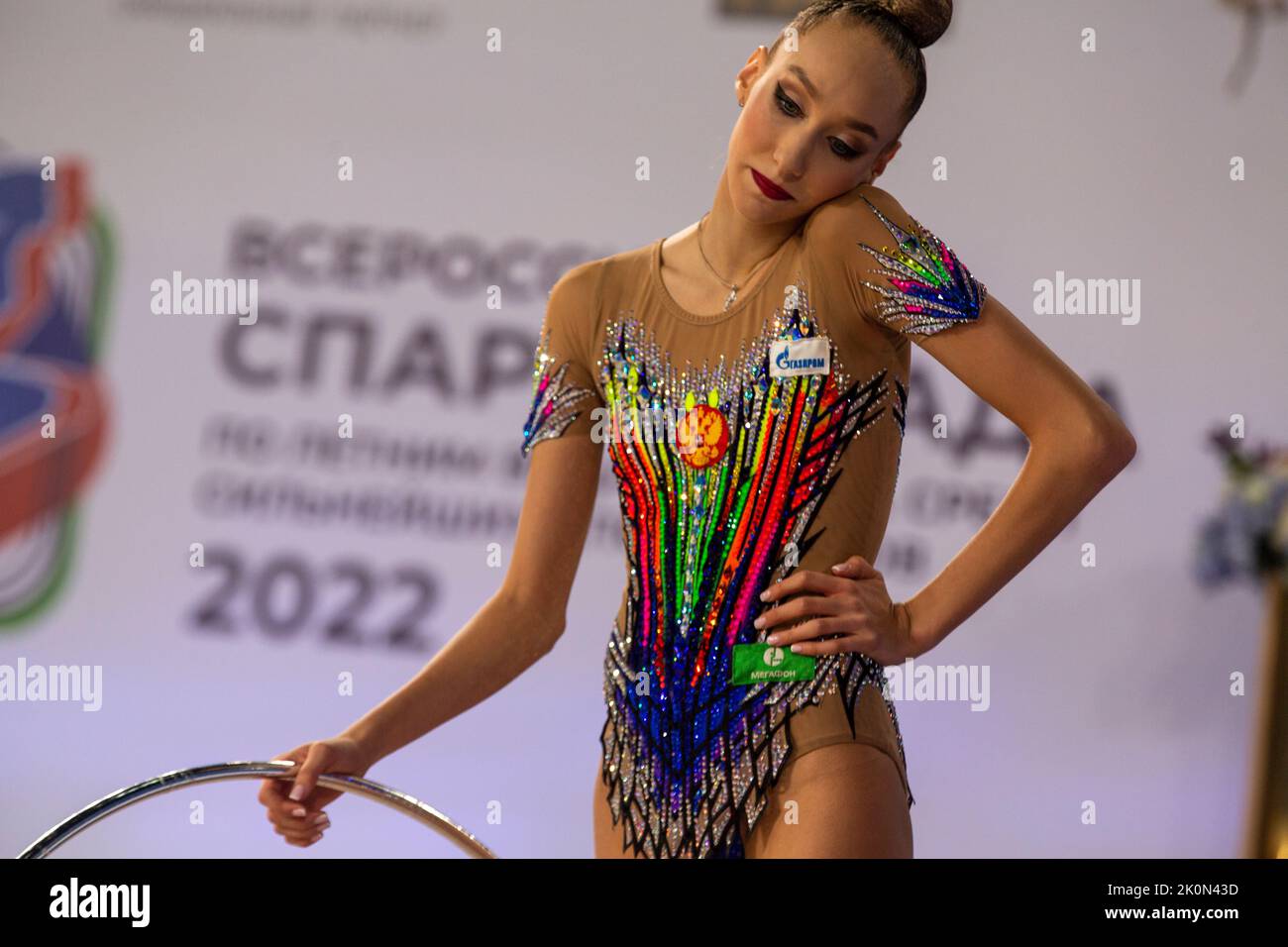 Mosca, Russia. 12th settembre 2022. Alexandra Skubova esegue la sua routine di allenamento in una qualificazione alla 2022 All-Russian Summer Spartakiad in Ginnastica ritmica al Palazzo di ginnastica Irina Viner-Usmanova di Luzhniki a Mosca, Russia. Nikolay Vinokurov/Alamy Live News Foto Stock